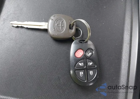 2013 Toyota Sienna Xle V6 8 Passenger from USA, damaged, VIN 5TDYK3DC3DS355458